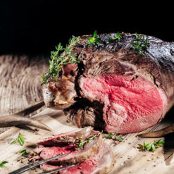 Alternative view of Geschmorte Hirschkalbskeule mit 6 Beilagen